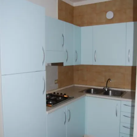 Apartment Beachside Flat With Large Balcony - Beahost *