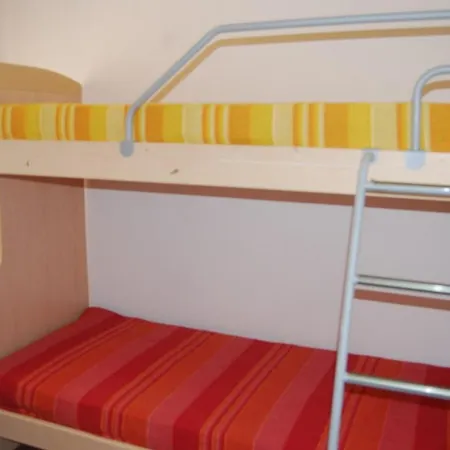 Apartment Beachside Flat With Large Balcony - Beahost *
