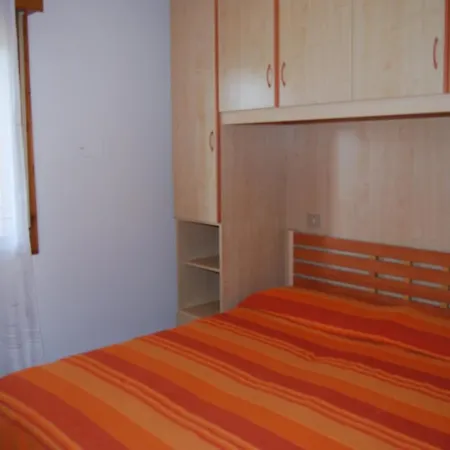Apartment Beachside Flat With Large Balcony - Beahost *