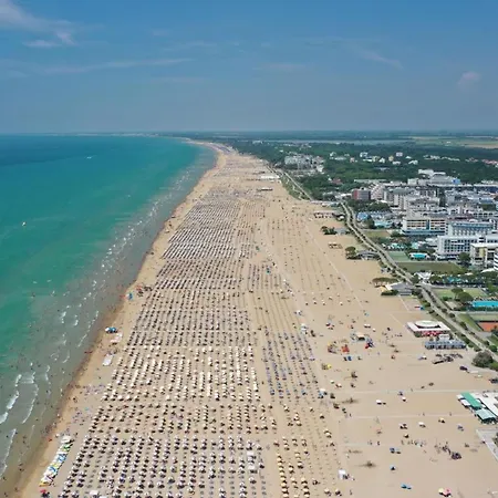 Apartment Beachside Flat With Large Balcony - Beahost